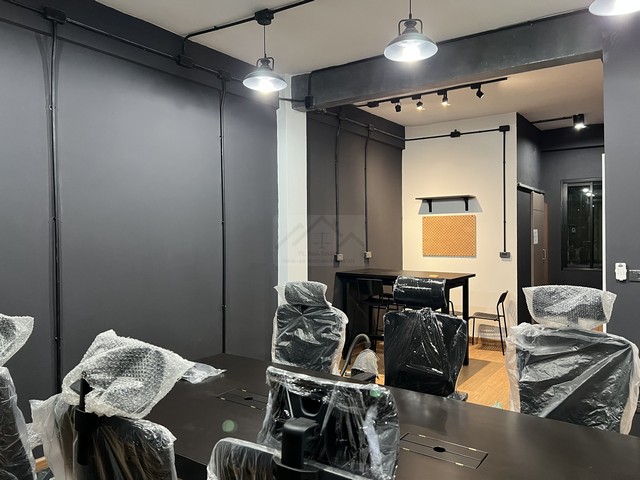 ให้เช่าโฮมออฟฟิศ 3 ชั้น พื้นที่รวม 123 ตรม. ถนนบำรุงเมือง ใกล้ MRT สามยอด รีโนเวทภายในใหม่ รองรับพนักงานได้ถึง 25 คน 