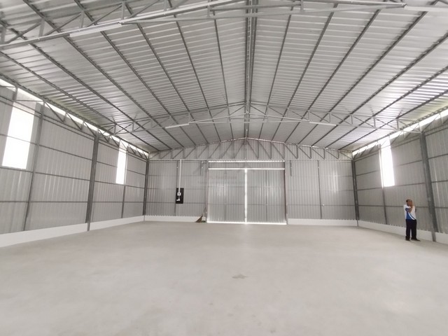 ให้เช่าโกดังใหม่ 288 ตร.ม. ย่านสุขาภิบาล 5, สายไหม ถนนสุขาภิบาล 5 รถเทรลเลอร์ถอยเข้าโกดัง load ของได้ **มี 2 โกดัง