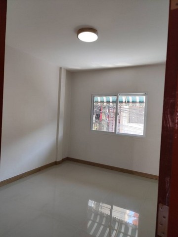 LVpop53059 ขายทาวน์เฮ้าส์ 2 ชั้น รีโนเวทใหม่พร้อมอยู่ หมู่บ้าน วรารักษ์ เลียบคลองสองซาฟาร