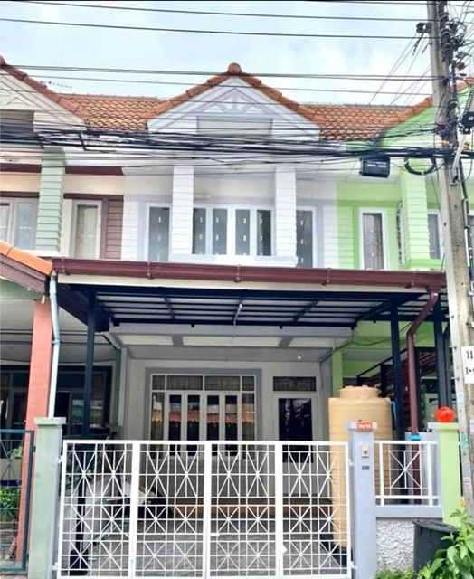 บิ๊กซี ร่มเกล้า 1.4กม. โลตัส มีนบุรี 1.7 กม. MRT ตลาดมีนบุรี 2 กม. ให้เช่าทาวน์เฮาส์ 2 ชั้น ริมถนน 20ตร.วา. 200ตร.ม. 3นอน หทัยราษฎร์ 