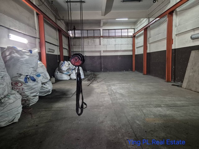 อาคารพาณิชย์ 2คูหา  ให้เช่า ติดถนนสุขุมวิท ใกล้ BTSสำโรง เหมาะเป็นโกดัง เก็บสินค้า