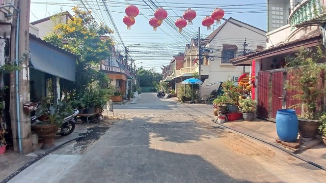 ขายทาวน์เฮาส์ 2 ชั้น 16.8 ตร.วา  หลังมุมหน้าสวนธนซอย 10   มบ.สวนธน  ประชาอุทิศ59 แยก 5   ZTK216