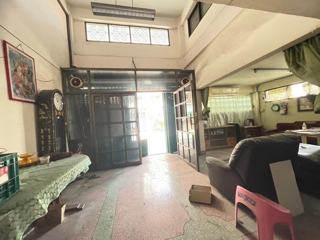 ขายด่วน อาคารพาณิชย์ 8 นอน 3 ห้องน้ำ   มบ.สวนธน1   ริมถนนประชาอุทิศ 59 แยก 5    ทุ่งครุ    ZTK214