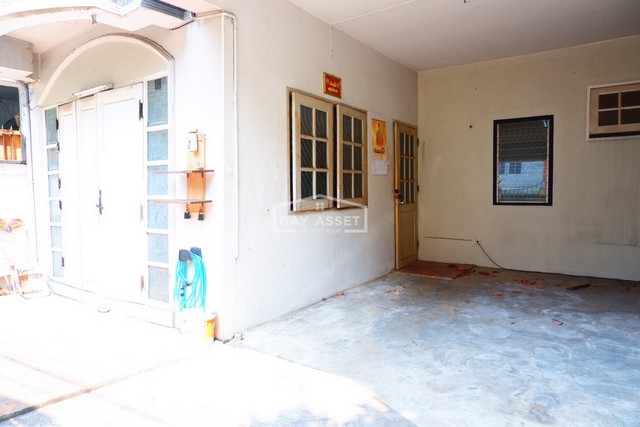 ขายทาวน์เฮาส์ 2 ชั้น ซอยวิภาวดีรังสิต 36 ต่อเติมหลังคาโรงจอดรถ เนื้อที่ 20.5 ตร.ว. ขายเพียง 3,590,000 ล้านบาท