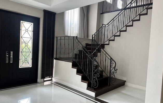 ให้เช่าและขาย บ้านนันทวัน บางนา กม.7 เนื้อที่140 ตรว มี 4 นอน 5 น้ำ