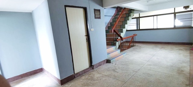 ม.พระจอมลาดกระบัง 4.2กม.เดอะ พาซิโอ มอลล์ 2.2 กม. 5นอน ให้เช่า 4.5ชั้น 23 ตร.วา. 380ตรม ริมถนน ร่มเกล้า ARLลาดกระบัง900ม. สุวรรณภูมิ