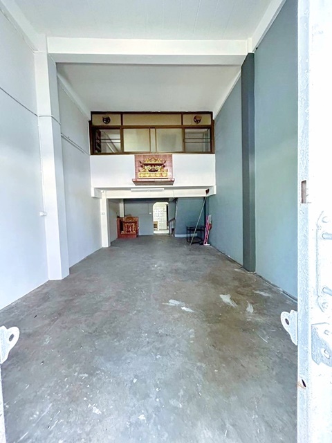 ร่มเกล้า ARLลาดกระบัง900ม. สุวรรณภูมิ 5นอน ให้เช่า 4.5ชั้น 23 ตร.วา. 380ตรม ริมถนน ม.พระจอมลาดกระบัง 4.2กม.เดอะ พาซิโอ มอลล์ 2.2 กม.