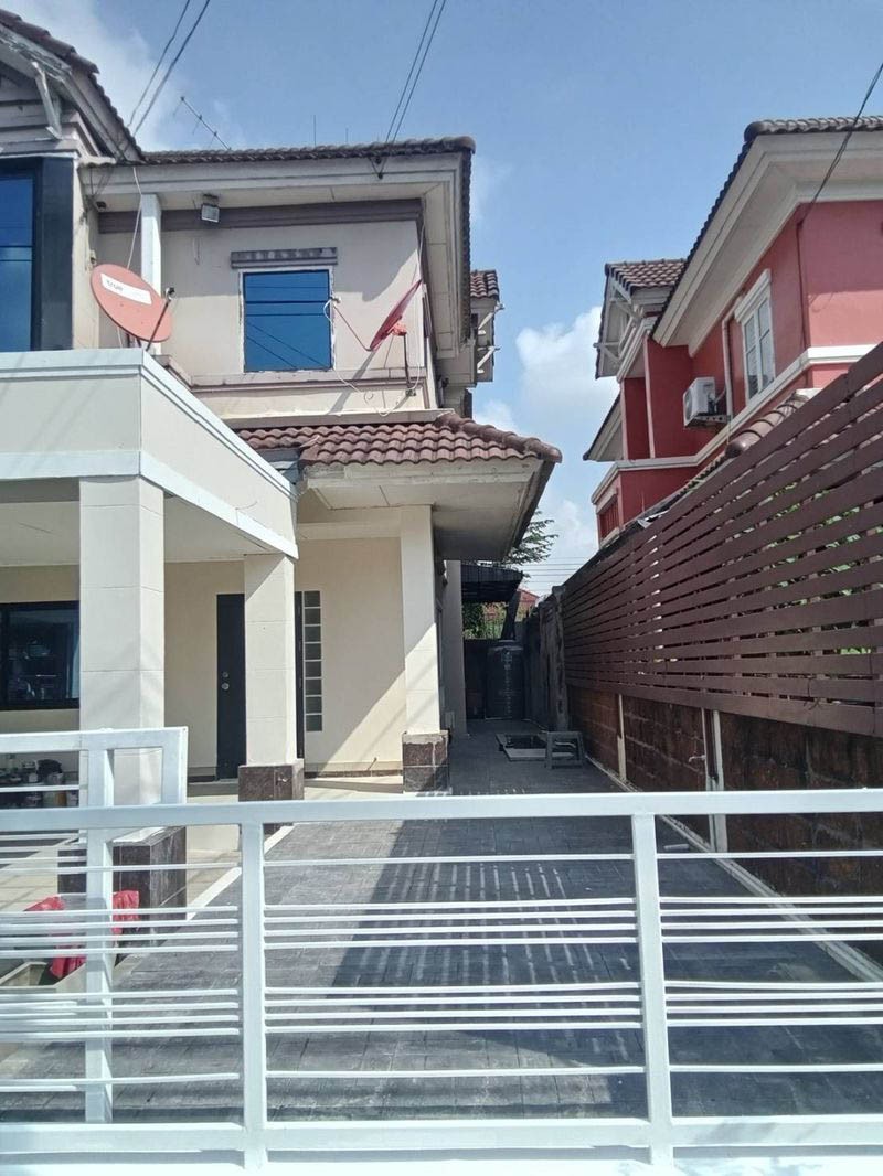 ให้เช่าบ้านแฝด2ชั้น หลังมุม หมู่บ้าน ปิย วรารมย์ คลอง 4   ถนน ไสวประชาราษฎร์ ตำบล บึงยี่โถ อำเภอธัญบุรี ปทุมธานี