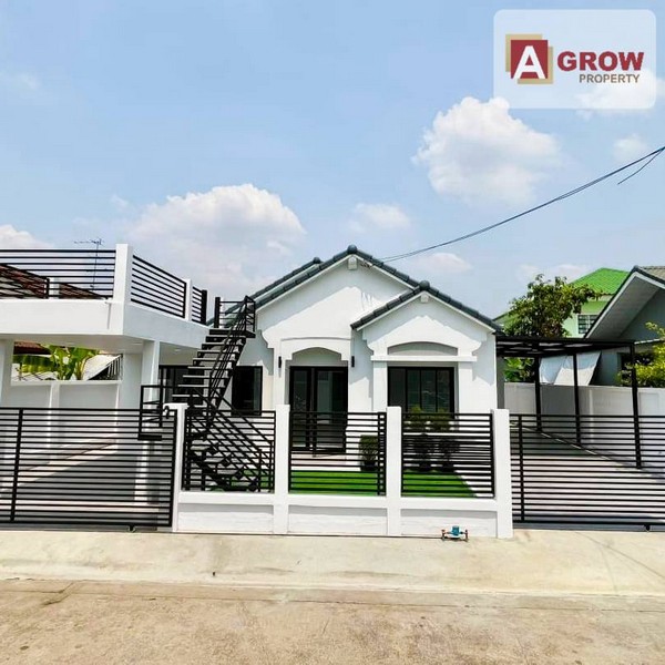 หมู่บ้านชลลดา บางบัวทอง-แยกบางพลู หน้าบ้านไม่ติดใคร ตกแต่งครบพร้อมอยู่