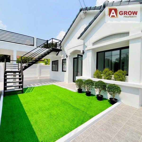 หมู่บ้านชลลดา บางบัวทอง-แยกบางพลู หน้าบ้านไม่ติดใคร ตกแต่งครบพร้อมอยู่