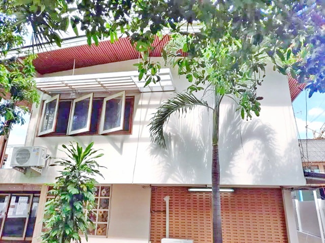 MRT ลาดพร้าว 500ม. รัชดาเซ็นทรัล ลาดพร้าว 2.3กม. 4นอน  ให้เช่าคฤหาสน์เดี่ยว 2 ชั้น 105 ตร.วา. 355 ตร.ม. ลาดพร้าว9-17 รร.เซนต์จอห์น 1.1 กม. 