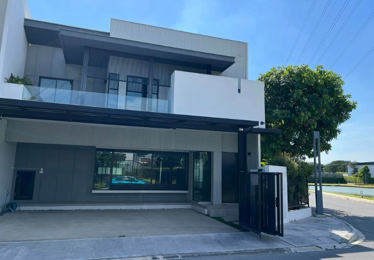 ขายบ้านเดี่ยว  VIVE บางนา กม. 7 Luxury Gallery House แปลงมุม วิว Lake ถนนหลัก หน้าบ้านไม่ชนใคร
