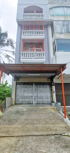 สุวรรณภูมิ 5นอน ร่มเกล้า ARLลาดกระบัง900ม.ให้เช่า 4.5ชั้น 23 ตร.วา. 380ตรม ริมถนน ม.พระจอมลาดกระบัง 4.2กม.เดอะ พาซิโอ มอลล์ 2.2 กม. 