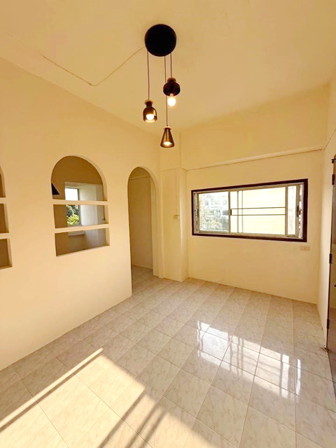 MRT สวนหลวง ร.9 2กม. สนามแบดมินตัน Ace 51 ขายคอนโด  สุขุมวิท ซ. 101/1 รีโนเวทใหม่ สวย มีลิฟต์ 1 นอน 1 น้ำ 36ตร.ม.  พาราไดซ์ พาร์ค 2 กม