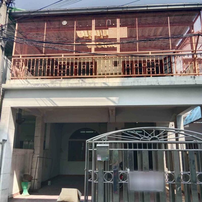 ให้เช่าทาวเฮ้าส์ 2 ชั้น หมู่บ้านพรไพลิน2 ซอยลาดพร้าว41/1 ถนนลาดพร้าว ห้วยขวาง กทม.