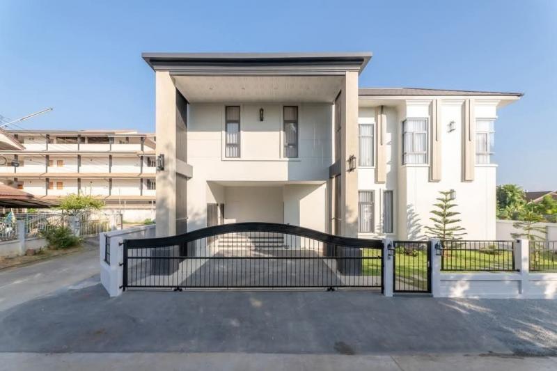 ลดราคาพิเศษ 10.9 ล้าน 100 ตรว. แม่เหียะ อ.เมือง Modern classic Pool villa ตกแต่งครบ พร้อมเข้าอยู่ แปลงมุม ติดถนน 2 ด้าน เดินทางสะดวก