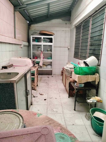 ทาวเฮ้าส์ 2 ชั้น 26 วา 3 ห้องนอน 2 ห้องน้ำ   ทำเลดี  ใจกลางเมืองนครสวรรค์   ZK412