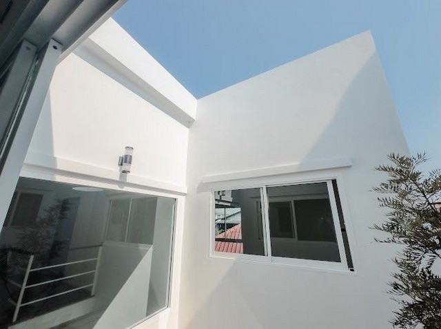 บ้านสร้างใหม่ สไตล์เซ็นจูรี่โมเดิร์น สันผักหวาน หางดง