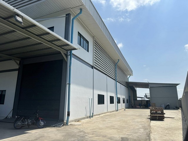ให้เช่าโกดัง 1,350 ตารางเมตร  ออฟฟิศ 2 ชั้น  ต. ท่าเสา อ. กระทุ่มแบน  มีลานจอด  คอนเทรนเนอร์เข้าได้ 