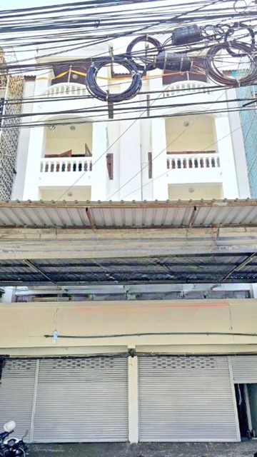 ถูกที่สุด รพ.เปาโล 340ม. รีโนเวทใหม่ไม่เคยอยู่ BTSศรีนครินทร์ 1กม.ให้เช่าอาคาร2คูหา 4 ชั้น 45ตร.วา. 580ตรม.  4นอน 