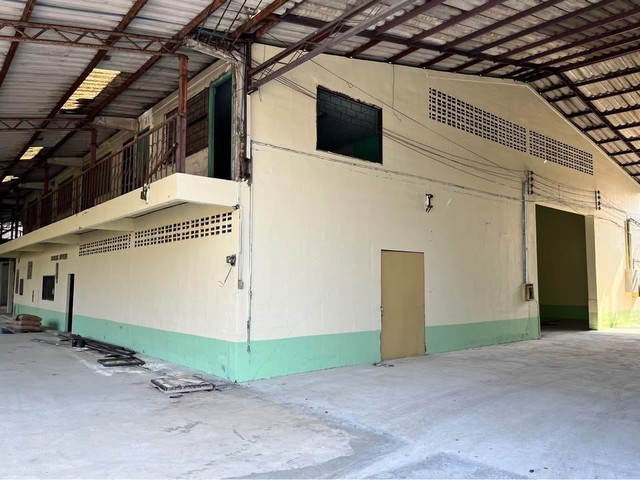 ให้เช่าโกดัง ในพื้นที่ สีม่วง รถคอนเทนเนอร์เข้าได้ ย่าน อ้อมน้อย อำเภอกระทุ่มแบน มีห้องพักคนงาน   พร้อมออฟฟิศ  มีใบอนุญาต รง.4 