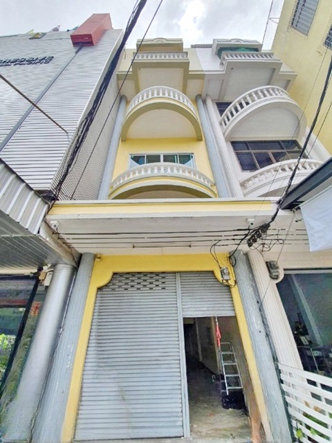 สุขุมวิท101 อาคาร พระโขนง รร.นานาชาติกลอรี่สิงคโปร์ 700 ม. 6นอน  BTS ปุณณวิถี1 กม. ให้เช่าอาคาร 4.5ชั้น 32ตร.วา. 550ตร.ม.  .ปุณณวิถี 25-35 