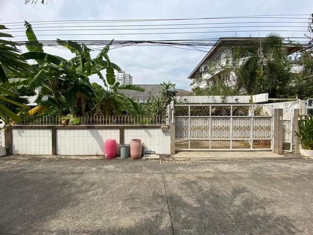 ขายบ้านเดี่ยว 2 ชั้น ซอยอินทามระ 37 ถนนสุทธิสาร ใกล้รถไฟฟ้า MRT สถานีสุทธิสารและ BTS สะพานควาย  