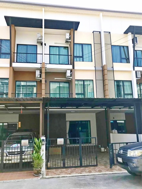 บิ๊กซี สมุทรปราการ 800 ม. แพรกษา ให้เช่าทาวน์เฮาส์ 3 ชั้น 22ตร.วา. 242ตร.ม.พร้อมเฟอร์ 2 แอร์  BTSศรีนครินทร์ 600ม. 3นอน 4น้ำ 