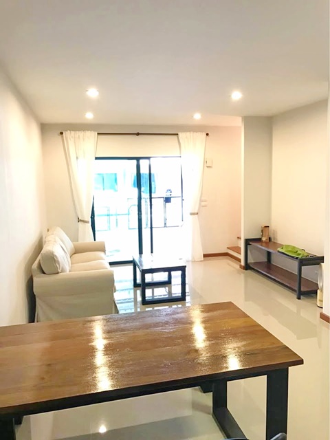 BTSศรีนครินทร์ 600ม. แพรกษา ให้เช่าทาวน์เฮาส์ 3 ชั้น 20ตร.วา. 240ตร.ม.พร้อมเฟอร์ 2 แอร์  3นอน 4น้ำ บิ๊กซี สมุทรปราการ 800 ม.