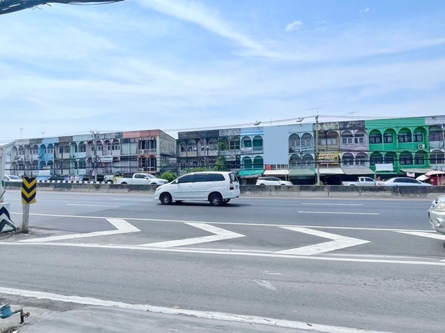 MRT ศรีแบริ่ง บิ๊กซี บางพลี 600ม.ให้เช่า อาคารพาณิชย์ 3 คูหา 4ชั้น  36ตร.วา. 580ตร.ม. ติดถนนใหญ่ โรงแรมเลอทาน่า 900ม. 5นอน 4น้ำ 