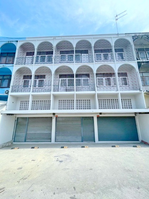 โรงแรมเลอทาน่า 900ม. ให้เช่า อาคารพาณิชย์ 3 คูหา 4ชั้น 5นอน บิ๊กซีบางพลี 600ม. MRT ศรีแบริ่ง 36ตร.วา. 580ตร.ม. ติดถนนใหญ่4น้ำ 