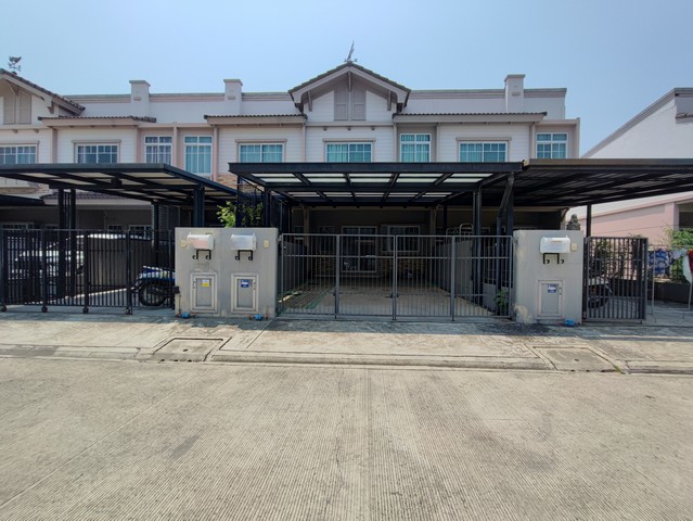 ทาวน์โฮมอินดี้ ศรีนครินทร์ ร่มเกล้า  Indy Srinakarin-Romklao ฟรีแอร์ ฟรีเฟอร์นิเจอร์ ครบ