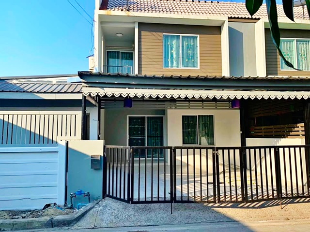 รร.นานาชาติ ไทย-จีน 1.5 กม. เมกา บางนา 1.5กม.หลังมุม 38 ตร.วา. 308 ตร.ม. 3 นอน  บุญถาวร  สุวรรณภูมิ 2.4 กม. ให้เช่าทาวน์เฮาส์ 2 ชั้น  2 น้ำ