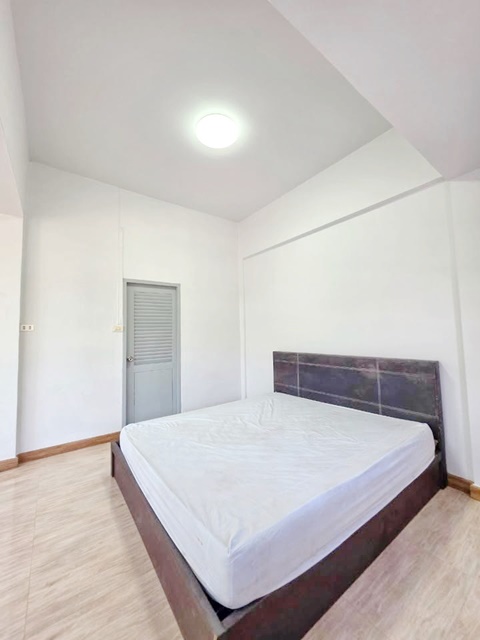 MRT ไทรม้า 600 ม.วัดเพลง  นานาชาติร่วมฤดี 5.7 กม. 3 นอน  ให้เช่าบ้าน 2 ชั้น 50ตร.วา  ตลาดสดท่าอิฐ 2.3 กม.. 190 ตร.ม.พร้อมเฟอร์