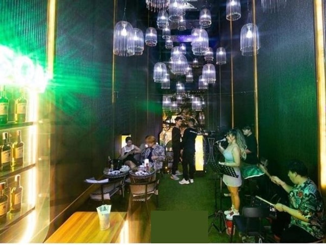 ตลาดกลางคืนพัฒน์พงษ์ 200ม.สีลม BTSศาลาแดง200ม.ให้เช่า-ขาย ผับ บาร์ 5ชั้น มีลิฟท์ 20 ตร.วา. 400 ตร.ม. เซนต์แอนดรูว์ส สาทร 500 ม.