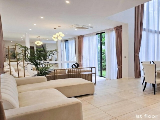 ให้เช่าบ้านเดี่ยว 3 ชั้นหลังมุม บูก้าน กรุงเทพกรีฑา BuGaan มีลิฟท์ Rooftop วิวสระว่ายน้ำ เฟอร์นิเจอร์ พร้อมเข้าอยู่