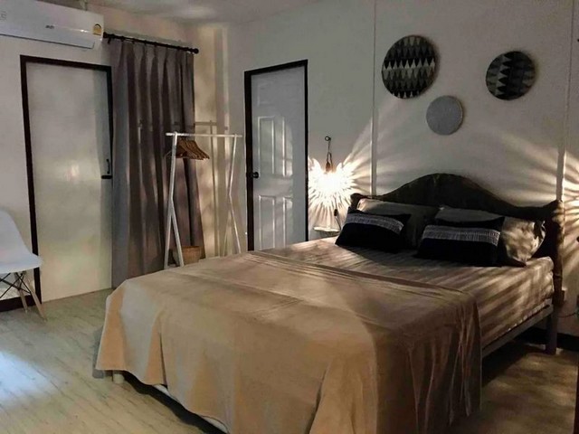 หอพัก 2 ชั้น ติดถนน ใกล้ประตูสวนดอก ย่านเมืองเก่า