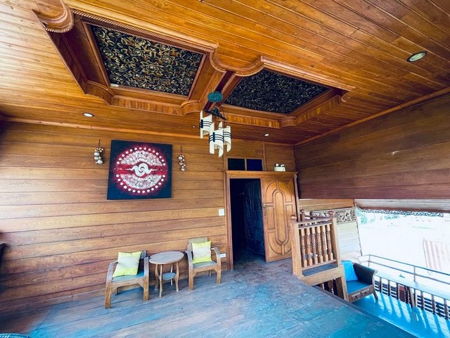 บ้านไม้สัก 2 ชั้น เฟอร์ครบ ใกล้รร.วารี โซนหนองหอย