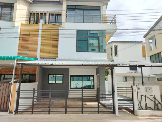 ดีไซน์วิลเลจ ราชพฤกษ์ 300ม. บ้าน 3ชั้น 5นอน ไม่มีบ้านตรงข้าม MRTบางรักใหญ่ 1กม. 4น้ำ  มาเรีย การ์เด้น 2กม. สไตล์โมเดิร์น ทำเลเยี่ยม 