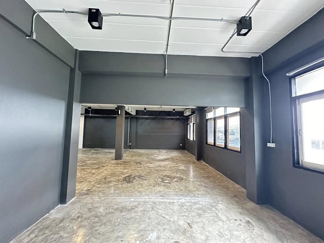 ให้เช่าพื้นที่สำนักงานชั้น 2 พื้นที่ 188 ตารางเมตร ปากซอยสุขุมวิท 117 ติด BTS ปู่เจ้า