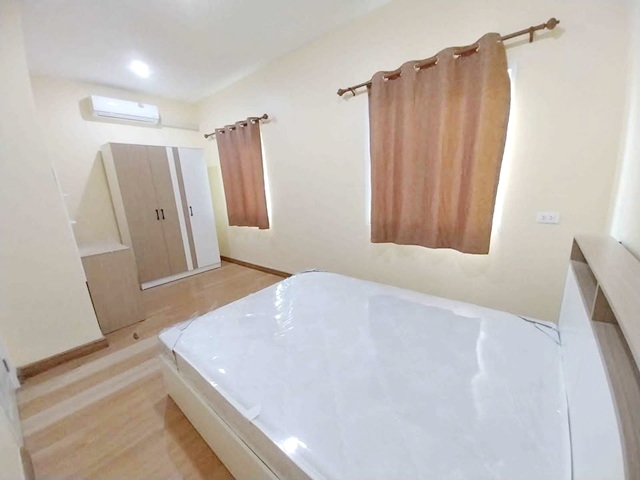 MRT สวนหลวง ร.9 4 กม. เฉลิมพระเกียรติ26-30 บิ๊กซีสวนหลวง 1.7 กม.ให้เช่าทาวน์โฮม 2ชั้น 18 ตร.วา จัดเต็มเฟอร์ 3 แอร์ แพนเอเชีย 3นอน