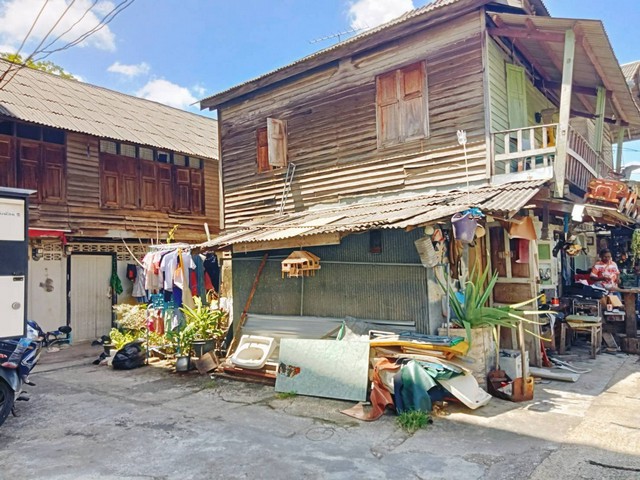 ขายที่ดิน 107.5 ตารางวา  พร้อมบ้านเช่า  ถนนแสงศรี ซอย3  หลังโรงแรม SC ทำเลดี อยู่ใจกลางเมือง   ZST212