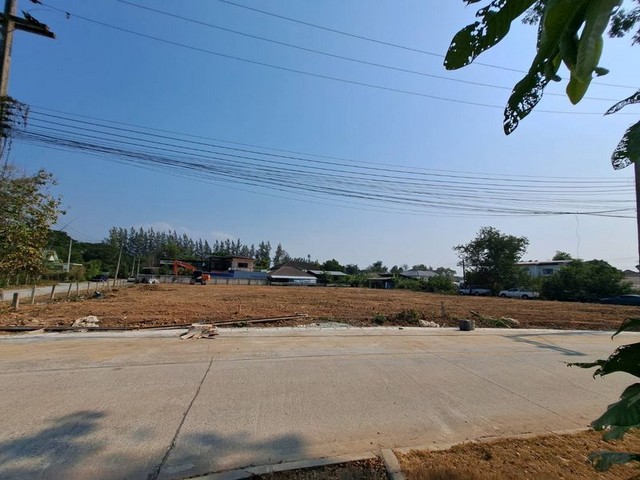 ที่ดินสวย ติดถนน3ด้าน แยกหลุยส์ สันกำแพง            