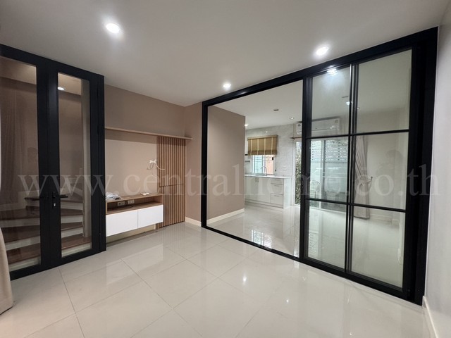 ทาวน์โฮม วิชั่น สมาร์ท ไลฟ์ - รัตนาธิเบศร์ ใกล้ รถไฟฟ้า MRT สถานีบางพลู