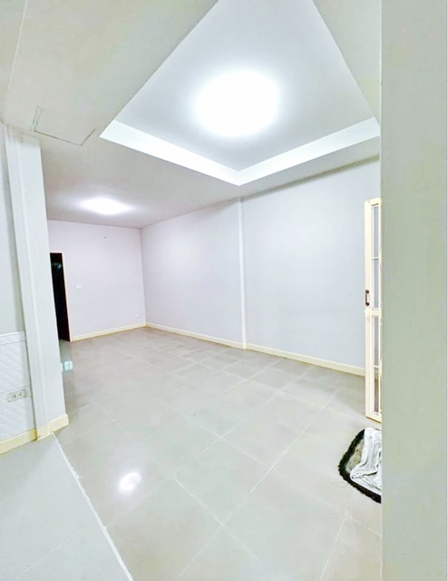 MRTไทรม้า700ม. รพ.พระนั่งเกล้า 1.7กม. วัดเพลง 4นอน ทาว์นเฮาส์ 2.5 ชั้น  30ตร.วา. ราชพฤกษ์ 4.6กม.