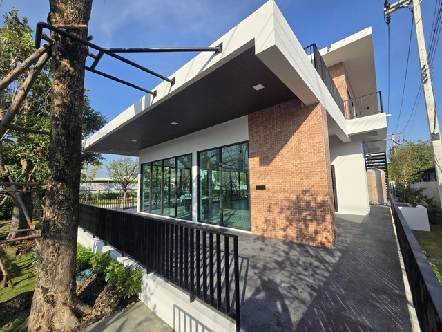 ให้เช่าพื้นที่หน้าโรงแรม ย่านรังสิต คลองหนึ่ง    อาคาร 2ชั้นเหมาะ ทำรานอาหาร หรือคาเฟ่ 