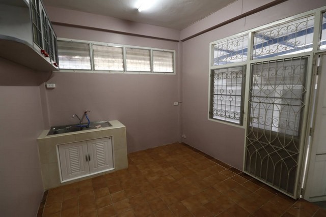 ให้เช่าบ้านเดี่ยวตรงข้ามโรงเรียนเบญจมินทร์โรงเรียนปัฐวิกรณ์  ใกล้โรงเรียนบดินเดชา สิงห์ สิงหเสนีย์ 2  ซอยนวมินทร์ 129