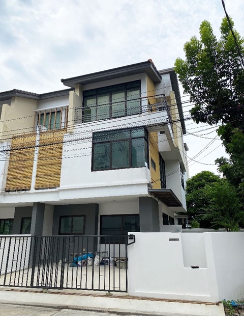 สไตล์โมเดิร์น ทำเลเยี่ยม บ้าน 3ชั้น 5นอน 4น้ำ  มาเรีย การ์เด้น 2กม.MRTบางรักใหญ่1กม.ไม่มีบ้านตรงข้าม  