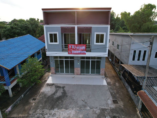 ขายอาคารพาณิชย์ใหม่ 2 คูหา 4 ห้องนอน 4 ห้องน้ำ 108 ตรว ติดถนน ทำเลสวย ต.อิสาณ อ.เมือง จ.บุรีรัมย์ 