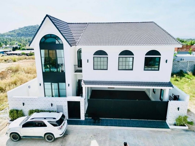 KDH0071 ขายบ้าน ทุ่งกลม ตาลหมัน ขนาด  76 ตร.วา พื้นที่ใช้สอย 304 ตรม MODERN LUXURY POOL VILLA 